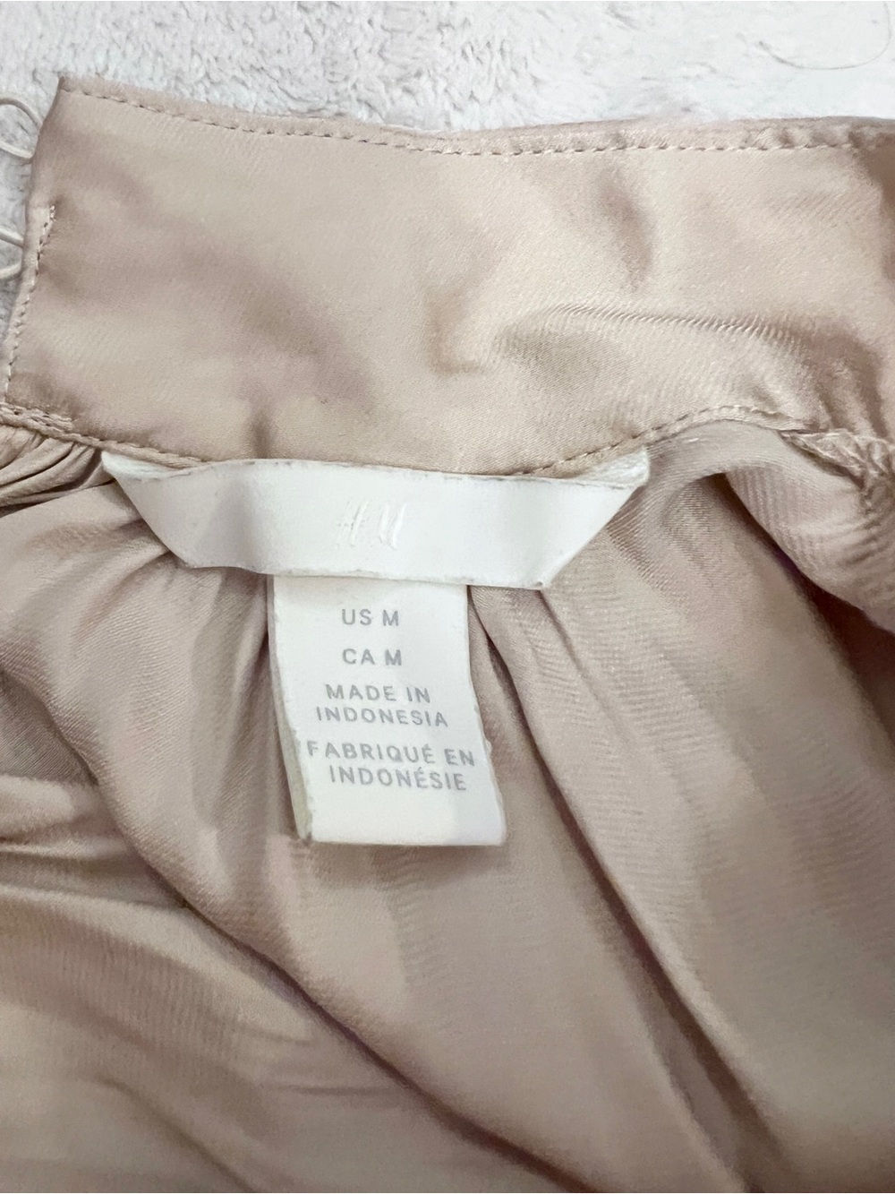 H&M Silk-Look High-Neck Blouse - Picture 3 of 6